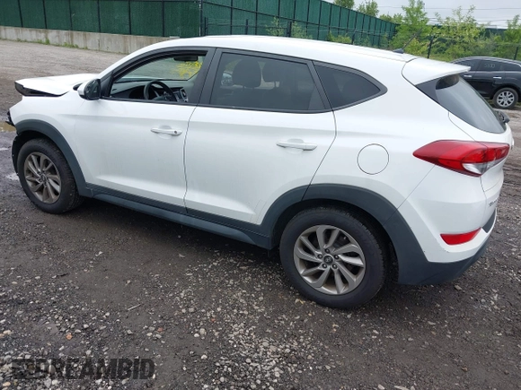 2018 Hyundai Tucson SE z VIN KM8J2CA41JU807280, wystawiony jako IAAI lot #42301977 z przebiegiem 62 415 mil mil oraz . Historia ofert i sprzedaży dostępna na DreamBid. Obrazek 3.