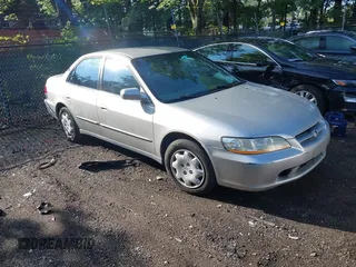 1998 Honda Accord LX с VIN 1HGCG5643WA145621, выставлен на аукционе IAAI как лот 42834531 с пробегом 321 028 миль миль и . История ставок и продаж доступна на DreamBid. Изображение 1.