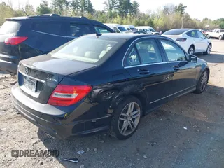 2013 Mercedes-Benz C 300 Sport z VIN WDDGF8AB2DR287909, wystawiony jako IAAI lot #42144796 z przebiegiem 171 534 mil mil oraz . Historia ofert i sprzedaży dostępna na DreamBid. Obrazek 4.