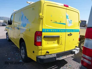 2013 Nissan NV S z VIN 1N6BF0KX5DN106001, wystawiony jako IAAI lot #41636307 z przebiegiem 220 283 mil mil oraz . Historia ofert i sprzedaży dostępna na DreamBid. Obrazek 3.