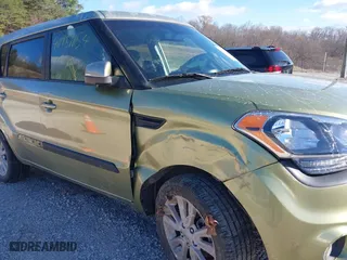2013 Kia Soul + with VIN KNDJT2A67D7513379, listed as a IAAI auction lot 40951054 with 67,588 mi miles. Bid and sale history available at carsss.com. Image 6.