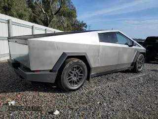 2024 Tesla Cybertruck z VIN 7G2CEHED8RA029232, wystawiony jako Copart lot #84401444 z przebiegiem Nie podano mil oraz Szkoda całkowita • Salvage title. Historia ofert i sprzedaży dostępna na DreamBid. Obrazek 3.