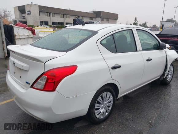 2014 Nissan Versa SV with VIN 3N1CN7AP4EL850102, listed as a IAAI auction lot 41729642 with 181,514 mi miles. Bid and sale history available at carsss.com. Image 4.