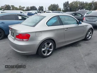 2009 BMW 1 Series 128i с VIN WBAUP93599VF48622, выставлен на аукционе IAAI как лот 42360145 с пробегом 64 913 миль миль и . История ставок и продаж доступна на DreamBid. Изображение 4.