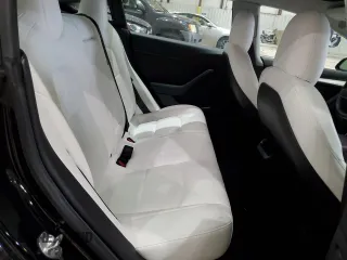 2021 Tesla Model 3 Long Range z VIN 5YJ3E1EB8MF048996, wystawiony jako Copart lot #57501495 z przebiegiem 45 952 mil mil oraz Szkoda całkowita • Salvage title. Historia ofert i sprzedaży dostępna na DreamBid. Obrazek 10.