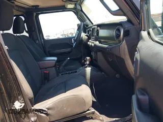 2020 Jeep Gladiator Sport S with VIN 1C6HJTAGXLL123540, listed as a IAAI auction lot 42453999 with 27,855 mi miles and . Bid and sale history available at DreamBid. Image 5.
