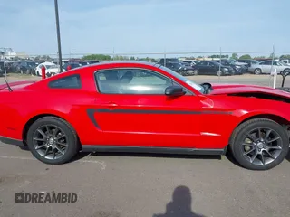 2011 Ford Mustang V6 z VIN 1ZVBP8AM3B5101427, wystawiony jako IAAI lot #42213912 z przebiegiem 146 591 mil mil oraz . Historia ofert i sprzedaży dostępna na DreamBid. Obrazek 13.