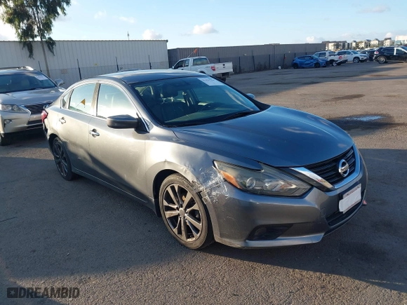 2018 Nissan Altima 2.5 SV with VIN 1N4AL3AP0JC136126, listed as a IAAI auction lot 41431759 with 170,825 mi miles. Bid and sale history available at carsss.com. Image 1.
