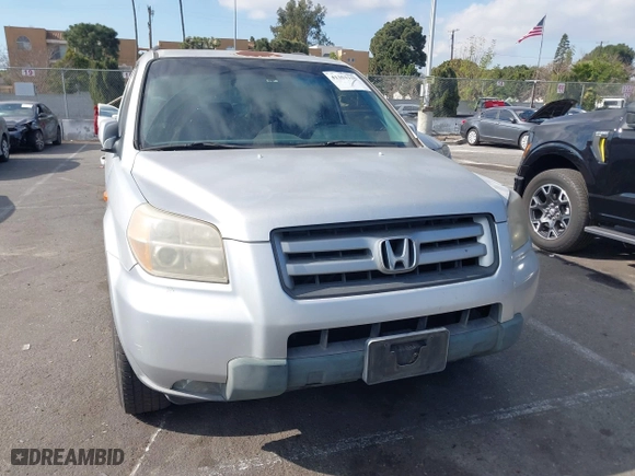 2008 Honda Pilot EX-L with VIN 5FNYF28558B012817, listed as a IAAI auction lot 41353216 with 233,854 mi miles. Bid and sale history available at carsss.com. Image 6.