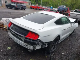 2018 Ford Mustang EcoBoost z VIN 1FA6P8TH2J5184938, wystawiony jako IAAI lot #42359873 z przebiegiem 80 965 mil mil oraz . Historia ofert i sprzedaży dostępna na DreamBid. Obrazek 4.