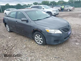 2011 Toyota Camry LE z VIN 4T4BF3EK3BR208101, wystawiony jako IAAI lot #42331136 z przebiegiem 161 321 mil mil oraz . Historia ofert i sprzedaży dostępna na DreamBid. Obrazek 1.