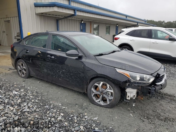 2021 Kia Forte LXS with VIN 3KPF24AD3ME370255, listed as a Copart auction lot 79855934 with 26,057 mi miles and Salvage title. Bid and sale history available at DreamBid. Image 4.