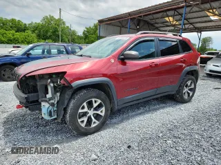 2015 Jeep Cherokee Trailhawk z VIN 1C4PJMBS0FW527897, wystawiony jako Copart lot #58058575 z przebiegiem 152 074 mil mil oraz Szkoda całkowita • Salvage title. Historia ofert i sprzedaży dostępna na DreamBid. Obrazek 1.