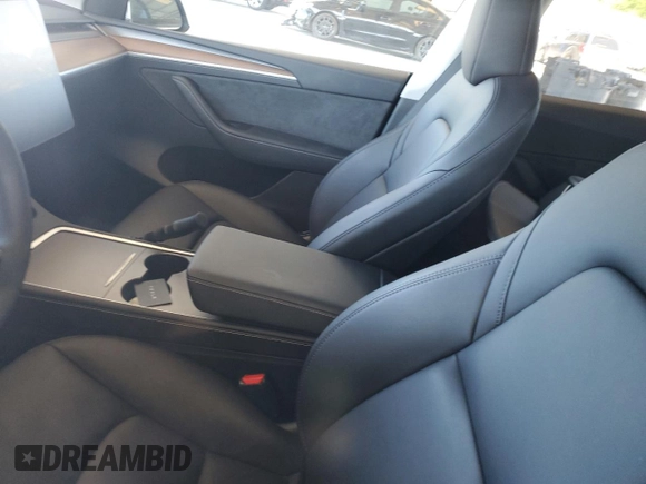 2024 Tesla Model Y с VIN 7SAYGDED5RF086456, выставлен на аукционе Copart как лот 57994835 с пробегом Не указан миль и Списание • Salvage title. История ставок и продаж доступна на DreamBid. Изображение 8.