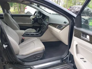 2017 Hyundai Sonata Sport z VIN 5NPE34AF2HH556347, wystawiony jako IAAI lot #42346721 z przebiegiem 94 845 mil mil oraz . Historia ofert i sprzedaży dostępna na DreamBid. Obrazek 5.
