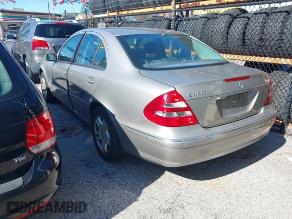 2005 Mercedes-Benz E-Class 3.2L CDI with VIN WDBUF26J05A816752, listed as a IAAI auction lot 41913774 with 153,120 mi miles. Bid and sale history available at carsss.com. Image 3.