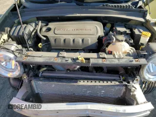 2015 Jeep Renegade Latitude z VIN ZACCJBBT3FPB87492, wystawiony jako Copart lot #56017335 z przebiegiem 112 084 mil mil oraz Szkoda całkowita • Salvage title. Historia ofert i sprzedaży dostępna na DreamBid. Obrazek 12.