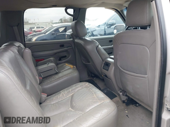 2004 Chevrolet Suburban LS with VIN 3GNEC16Z94G210873, listed as a IAAI auction lot 41624290 with 347,735 mi miles. Bid and sale history available at carsss.com. Image 8.