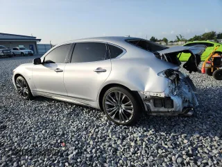 2018 Infiniti Q70 Luxe with VIN JN1BY1PR1JM370561, listed as a Copart auction lot 59784945 with 95,976 mi miles and Non repairable. Bid and sale history available at DreamBid. Image 2.