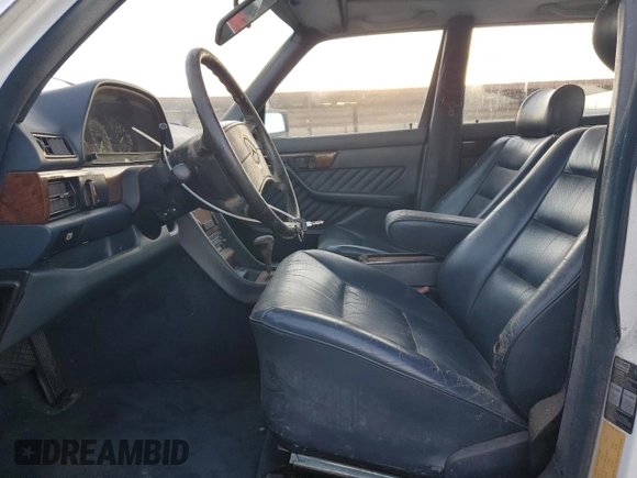 1989 Mercedes-Benz 560 with VIN WDBCA39E7KA453389, listed as a Copart auction lot 45884155 with 231,828 mi miles and Clean Title. Bid and sale history available at DreamBid. Image 7.