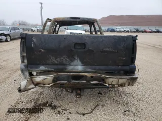 2002 GMC Sierra 1500HD SLE z VIN 1GTGC13U32F200333, wystawiony jako Copart lot #44766165 z przebiegiem Nie podano mil oraz Nie do naprawy • Non repairable. Historia ofert i sprzedaży dostępna na DreamBid. Obrazek 6.
