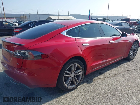 2014 Tesla Model S 60 z VIN 5YJSA1H16EFP42727, wystawiony jako IAAI lot #42544475 z przebiegiem 166 877 mil mil oraz . Historia ofert i sprzedaży dostępna na DreamBid. Obrazek 4.