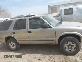 2004 Chevrolet Blazer LS z VIN 1GNDT13X04K164924, wystawiony jako IAAI lot #41803471 z przebiegiem 166 708 mil mil oraz . Historia ofert i sprzedaży dostępna na DreamBid. Obrazek 13.