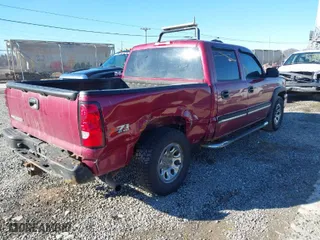 2006 Chevrolet Silverado 1500 LT2 with VIN 2GCEK13T861189215, listed as a IAAI auction lot 41595790 with 257,724 mi miles. Bid and sale history available at carsss.com. Image 4.
