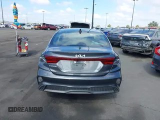 2023 Kia Forte LXS z VIN 3KPF24AD6PE578103, wystawiony jako IAAI lot #42131745 z przebiegiem 42 003 mil mil oraz . Historia ofert i sprzedaży dostępna na DreamBid. Obrazek 16.