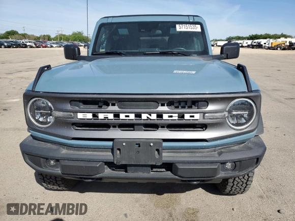 2021 Ford Bronco z VIN 1FMDE5BH4MLA84116, wystawiony jako Copart lot #57151535 z przebiegiem 22 300 mil mil oraz Szkoda całkowita • Salvage title. Historia ofert i sprzedaży dostępna na DreamBid. Obrazek 5.