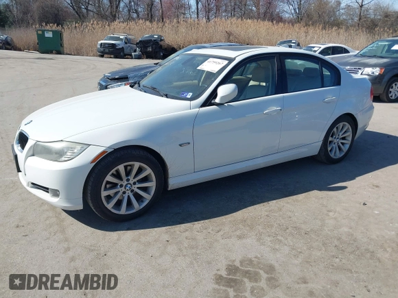 2011 BMW 3 Series 328i with VIN WBAPH7C59BE461739, listed as a IAAI auction lot 41759267 with 192,266 mi miles. Bid and sale history available at carsss.com. Image 18.