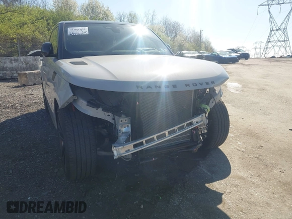2024 Land Rover Range Rover Sport SE with VIN SAL1P9EU2RA164740, listed as a IAAI auction lot 41991652 with 19,009 mi miles. Bid and sale history available at carsss.com. Image 6.