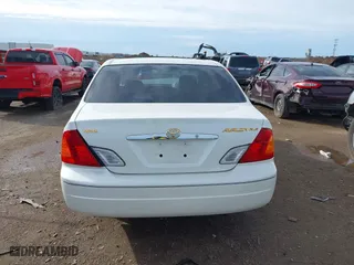 2000 Toyota Avalon XL with VIN 4T1BF28B3YU050271, listed as a IAAI auction lot 41668355 with 90,879 mi miles. Bid and sale history available at carsss.com. Image 17.