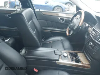 2010 Mercedes-Benz E 350 Luxury z VIN WDDHF8HB1AA259975, wystawiony jako IAAI lot #42111436 z przebiegiem 244 147 mil mil oraz . Historia ofert i sprzedaży dostępna na DreamBid. Obrazek 5.