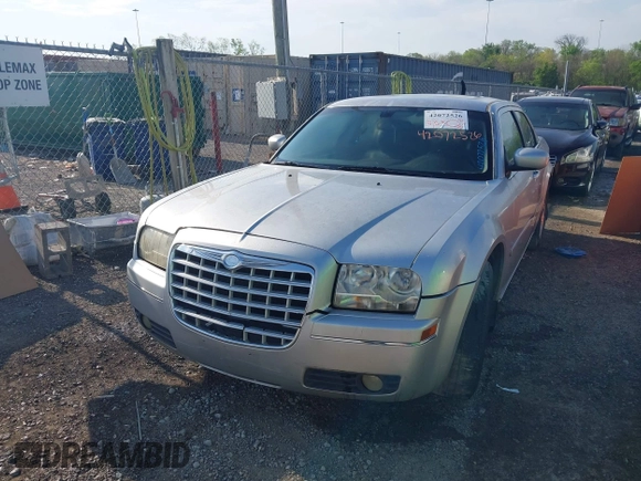 2005 Chrysler 300 with VIN 2C3AA53G15H668274, listed as a IAAI auction lot 42072526 with 175,225 mi miles. Bid and sale history available at carsss.com. Image 6.