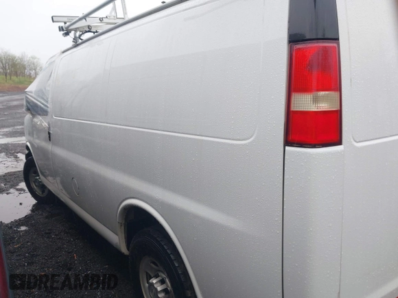 2015 Chevrolet Express Cargo Van with VIN 1GCWGFCF6F1152795, listed as a IAAI auction lot 41912147 with 101,265 mi miles. Bid and sale history available at carsss.com. Image 3.