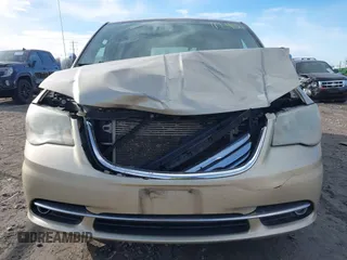 2011 Chrysler Town & Country Touring z VIN 2A4RR5DG6BR655235, wystawiony jako IAAI lot #41811240 z przebiegiem 244 399 mil mil oraz . Historia ofert i sprzedaży dostępna na DreamBid. Obrazek 12.