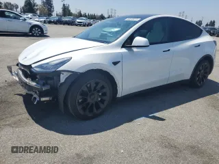 2022 Tesla Model Y Long Range z VIN 7SAYGAEEXNF515978, wystawiony jako Copart lot #55818615 z przebiegiem Nie podano mil oraz Szkody całkowita. Historia ofert i sprzedaży dostępna na DreamBid. Obrazek 1.