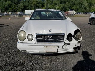 1998 Mercedes-Benz E-Class with VIN WDBJH82FXWX013155, listed as a Copart auction lot 68515674 with 223,294 mi miles and Salvage Title. Bid and sale history available at carsss.com. Image 5.