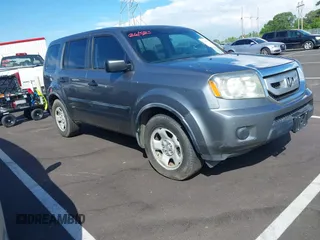 2009 Honda Pilot LX z VIN 5FNYF38209B005576, wystawiony jako IAAI lot #42441729 z przebiegiem 228 345 mil mil oraz . Historia ofert i sprzedaży dostępna na DreamBid. Obrazek 1.