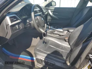 2013 BMW 3 Series 328i z VIN WBA3C1C58DF437018, wystawiony jako Copart lot #52147355 z przebiegiem 161 247 mil mil oraz Szkody całkowita. Historia ofert i sprzedaży dostępna na DreamBid. Obrazek 7.