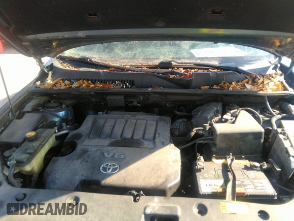 2007 Toyota RAV4 with VIN JTMBK33V676020269, listed as a IAAI auction lot 42121522 with 327,878 mi miles. Bid and sale history available at carsss.com. Image 10.