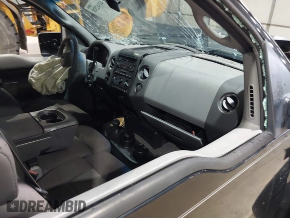 2005 Ford F-150 STX with VIN 1FTRX14W85FA02638, listed as a IAAI auction lot 41342528 with 86,500 mi miles. Bid and sale history available at carsss.com. Image 5.