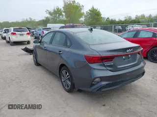 2024 Kia Forte LXS z VIN 3KPF24AD8RE754569, wystawiony jako IAAI lot #42220973 z przebiegiem 36 854 mil mil oraz . Historia ofert i sprzedaży dostępna na DreamBid. Obrazek 3.
