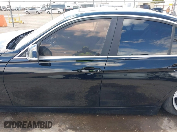 2015 BMW 3 Series 328i z VIN WBA3C1C58FK117742, wystawiony jako IAAI lot #42225843 z przebiegiem 92 583 mil mil oraz . Historia ofert i sprzedaży dostępna na DreamBid. Obrazek 14.