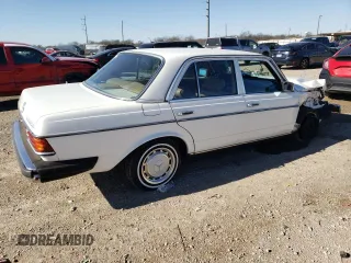 1982 Mercedes-Benz 300 D z VIN WDBAB33A8CB015440, wystawiony jako Copart lot #47839675 z przebiegiem 225 113 mil mil oraz Szkoda całkowita • Salvage title. Historia ofert i sprzedaży dostępna na DreamBid. Obrazek 3.