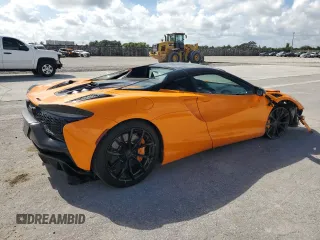 2025 McLaren Artura z VIN SBM16BEA8SW002943, wystawiony jako Copart lot #43462325 z przebiegiem Nie podano mil oraz Szkody całkowita. Historia ofert i sprzedaży dostępna na DreamBid. Obrazek 3.