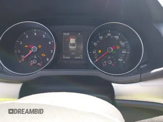 2019 Volkswagen Passat Wolfsburg Edition z VIN 1VWLA7A36KC008789, wystawiony jako IAAI lot #42293081 z przebiegiem 79 354 mil mil oraz . Historia ofert i sprzedaży dostępna na DreamBid. Obrazek 7.