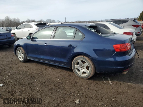 2014 Volkswagen Jetta Comfortline with VIN 3VWDL7AJ3EM389579, listed as a Copart auction lot 47085025 with 261,379 mi miles and Clean title. Bid and sale history available at DreamBid. Image 2.