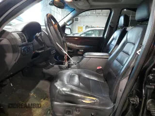 2005 Ford Explorer Limited z VIN 1FMZU75W85UA42784, wystawiony jako Copart lot #85839664 z przebiegiem 233 851 mil mil oraz Szkoda całkowita • Salvage title. Historia ofert i sprzedaży dostępna na DreamBid. Obrazek 7.